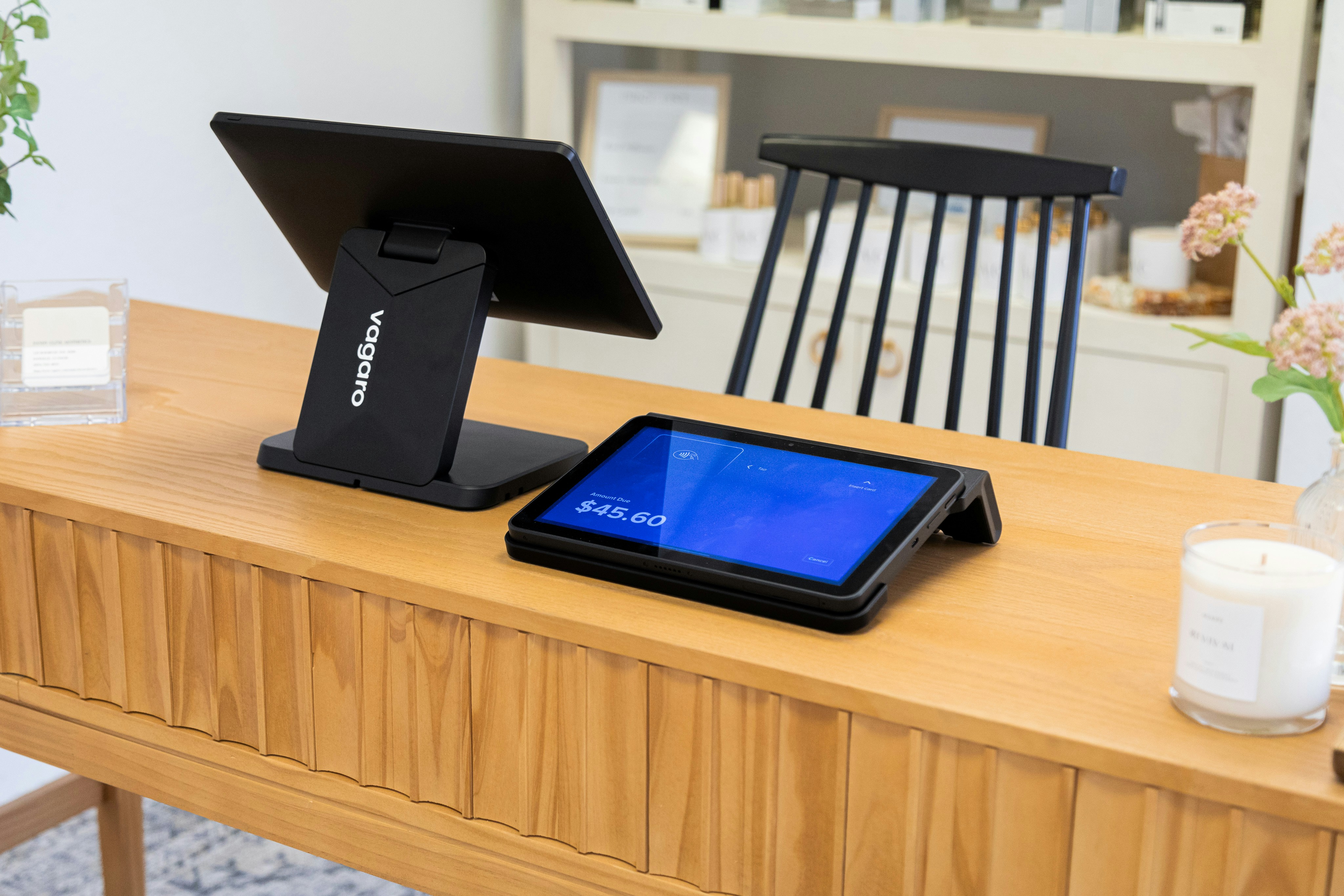 Retail point of sale handling consolidated B2C e-invoices